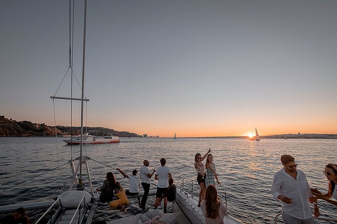 Lisbon: Sunset Catamaran Boat Tour with Music and Drinks - Why Lisbon’s Tagus River Is the Right Setting