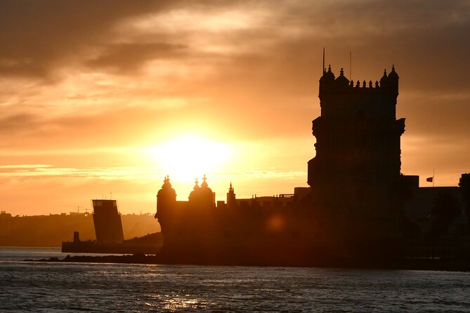 Lisbon: Sunset Catamaran Boat Tour with Music and Drinks - The Opening View: Cristo Rei Across the Water