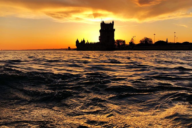 Lisbon: Sunset Cruise With Drinks on Spacious Yacht - Christ the King and the south bank