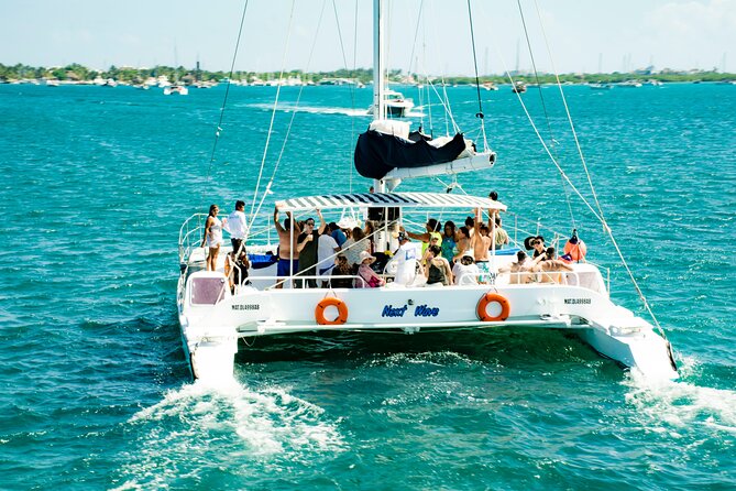 Live The Luxury Catamaran Isla Mujeres Tour in Cancun - Who will enjoy this Isla Mujeres tour?
