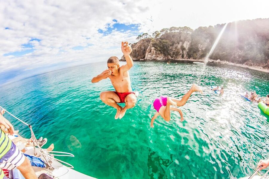 Lloret de Mar: Catamaran Sailing Cruise with BBQ and Drinks - Who gets the most from the $59 price?