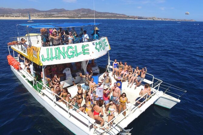 Los Cabos Catamaran: Iconic Sunset Cruise with Drinks & DJ - Communication and the meeting point