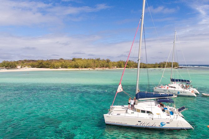 Luxury Catamaran Cruise: The Northern Islands - Barbecue lunch and drinks keep the day easy