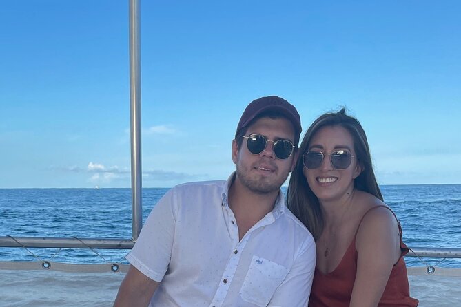 Luxury Snorkel Tour in Sailing Catamaran - Sailing toward the Aquarium of the World