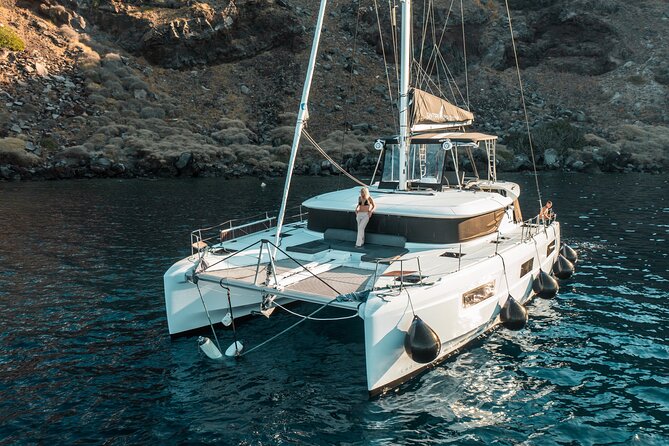 Majestic Catamaran Caldera Cruise with Snacks, Meal & Drinks - Sailing around the volcanic islands and hot springs