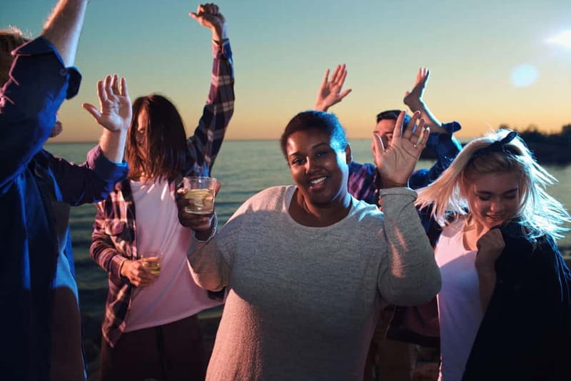 Malaga: Catamaran Sunset or Night Cruise w/ Live DJ & Drink - How long the cruise really feels