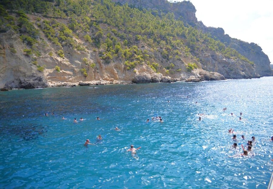 Mallorca: 2-Hour Coastline & Malgrat Islands Catamaran Tour - Commentary, crew, and the mood of the trip