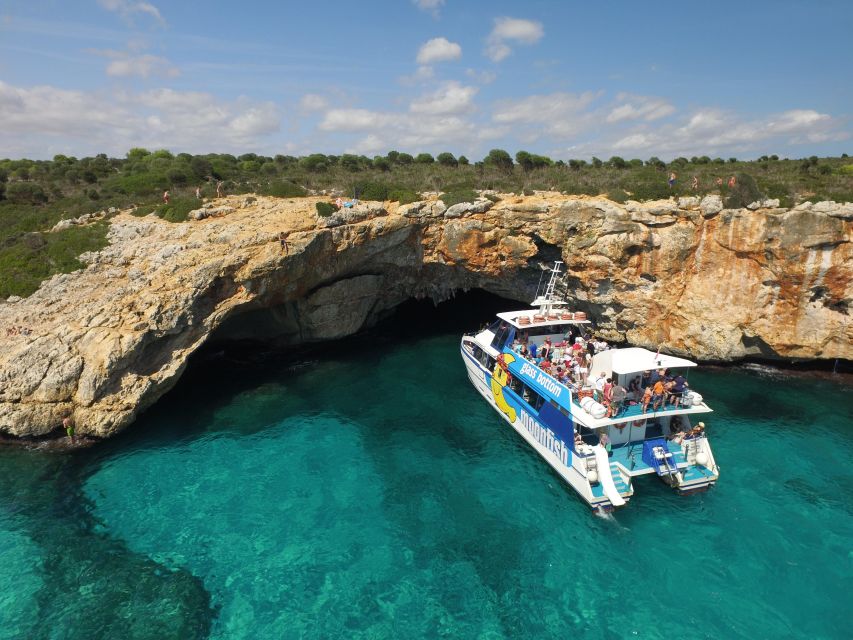 Mallorca: 4-Hour Eastern Coast Catamaran Cruise - Crew service and the level of commentary
