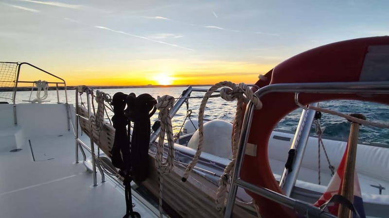 Mallorca: Catamaran Boat Tour with Tapas - A personal catamaran trip from Santa Ponsa