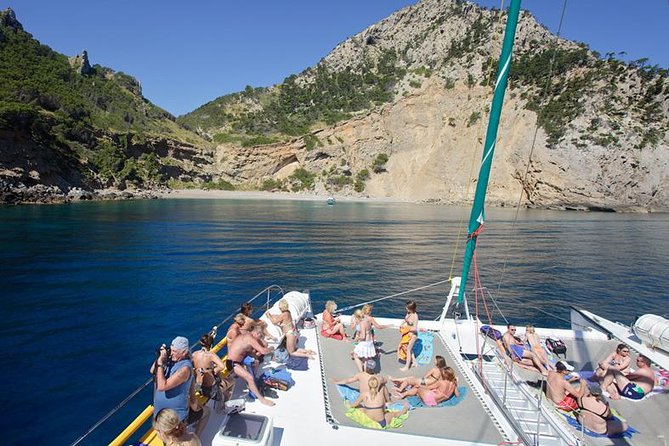 Mallorca Catamaran Cruise and Snorkeling Trip - Crowding, music, and the mood onboard