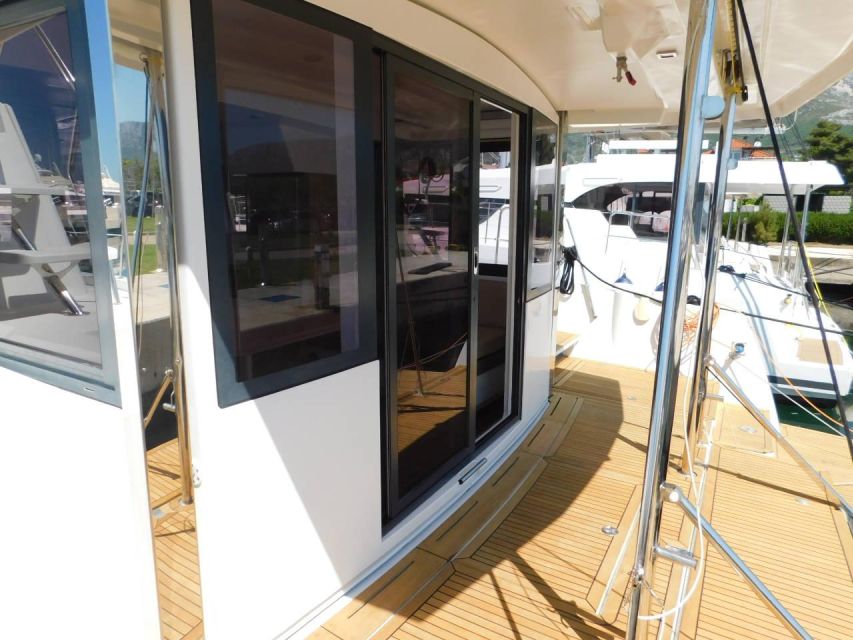 Malta: Catamaran Private Day Charter with Skipper - Four hours around Comino