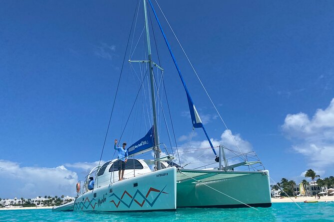 Mambo Sail Catamaran to Rendezvous Bay Anguilla - Open bar service and the social mood
