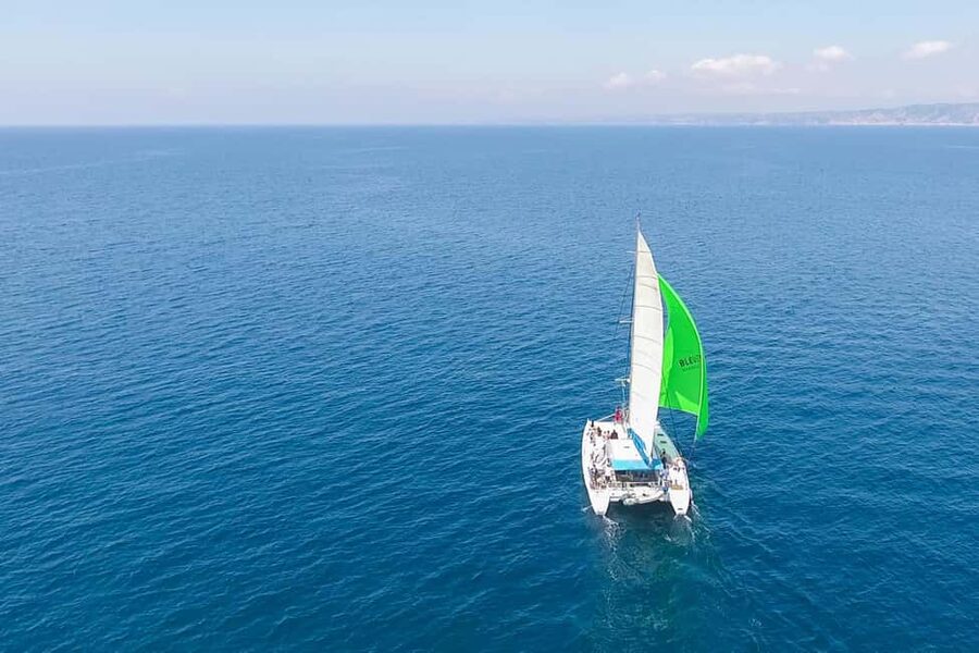 Marseille: Calanques Catamaran Cruise, Picnic, & Swimming - Riou Island: the first big coastal view