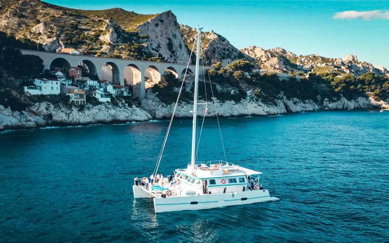 Marseille: Frioul Archipelago Catamaran Cruise with Lunch - Sailing out of Marseille for the Frioul islands