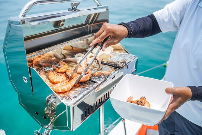 Mauritius: Catamaran Cruise to Ile Aux Cerfs with BBQ Lunch - Music, crew, and the ride home