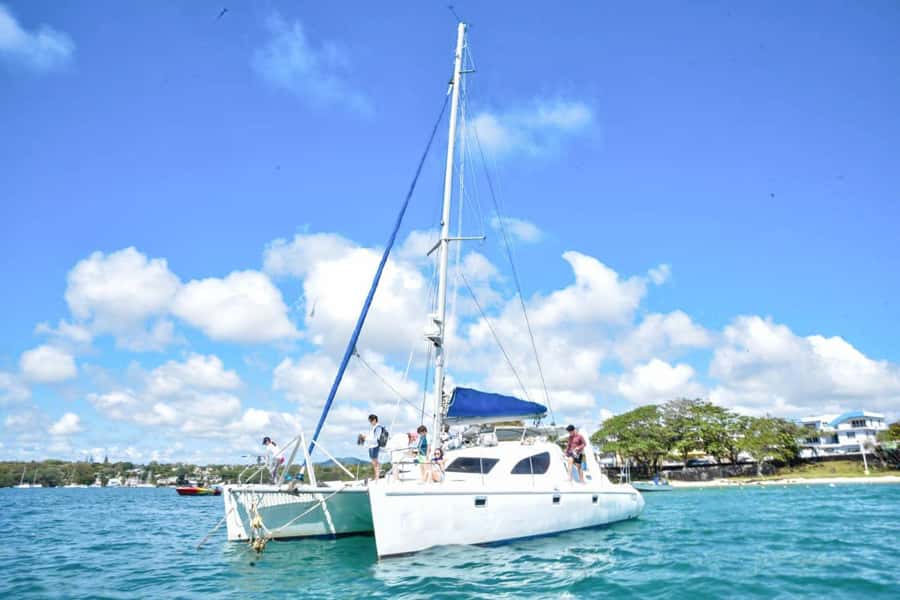 Mauritius: Catamaran Cruise to Ile Aux Cerfs with BBQ Lunch - Should you book the Ile aux Cerfs catamaran cruise?