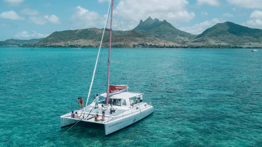 Mauritius: Catamaran Day Cruise to lle aux Cerfs with Lunch - Key points at a glance