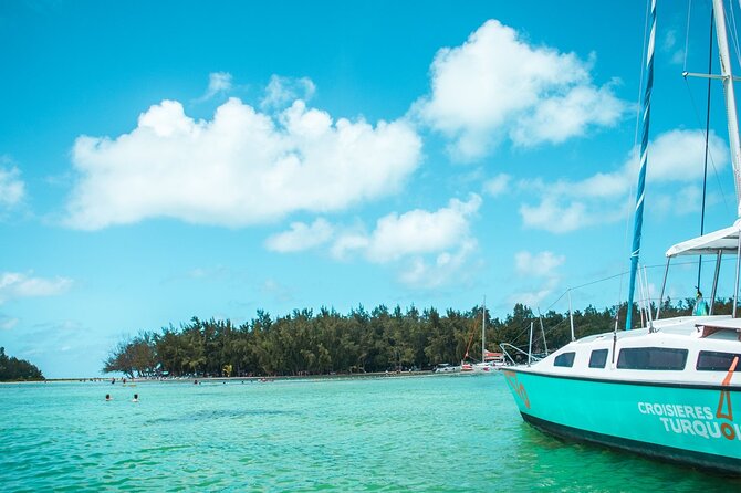 Mauritius : Full day All inclusive Ile aux cerfs Catamaran cruise - Ile aux Cerfs: beautiful, but allow only an hour