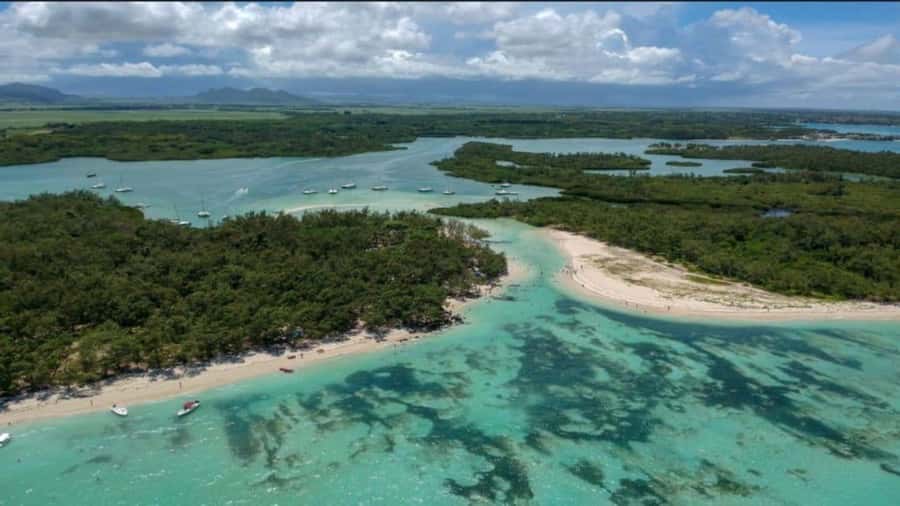 Mauritius: Ile Aux Cerfs catamaran cruise Lunch with BBQ - Key points to know before booking