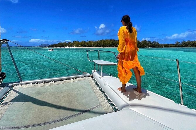 Mauritius: Ile Aux Cerfs Catamaran Tour with Lunch and Drinks - Ile Aux Cerfs: beach time and optional thrills