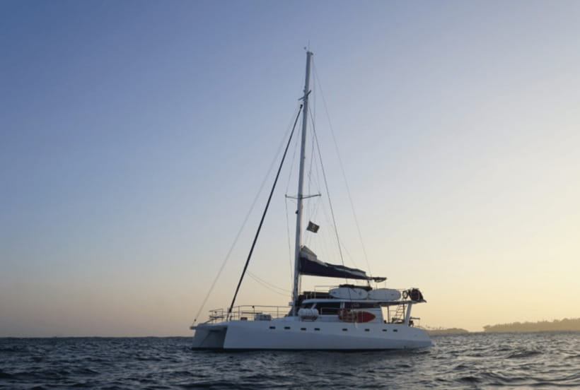 Mirissa: Sunset Catamaran Sailing Boat Tour with Dinner - Sunset on the water, without a packed party boat
