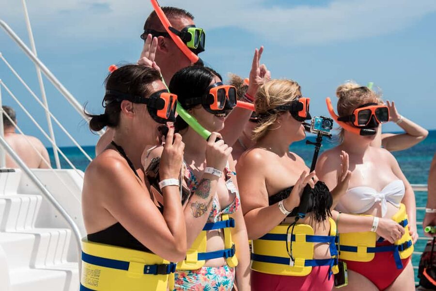 Montego Bay: Reggae Catamaran 18+ Cruise with Open Bar - Practical tips for a smoother day