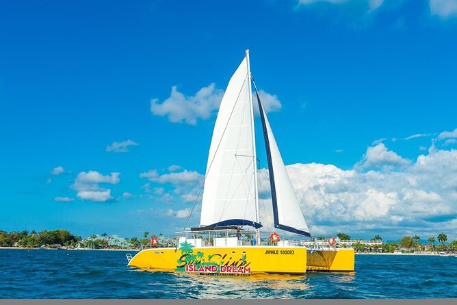 Montego Bay to Catamaran Cruise, Negril Beach and Rick's Café - Seven Mile Beach: an easy first taste of Negril