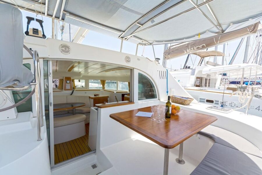Mykonos: Catamaran Cruise With Meal and Drinks - The return sail past Mykonos windmills
