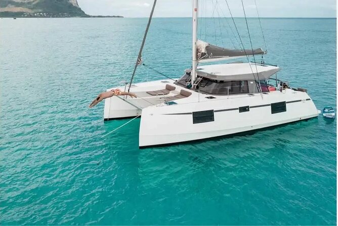 Mykonos Shared Catamaran Tour Experience - Two quiet hours on Rhenia