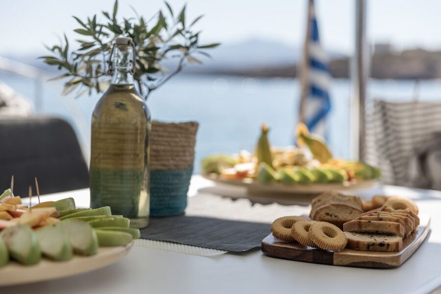 Naxos: Luxury Catamaran Day Trip with Lunch and Drinks - Key points before you book