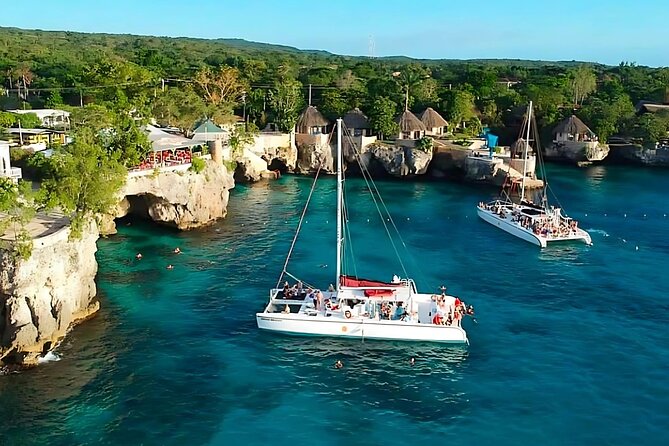 Negril Catamaran: Adults Sunset Party with Drinks & DJ - The route along Negril’s coastline