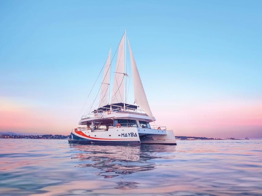 Nice : Dinner at Sea on a Maxi Catamaran - Villefranche, Cap Ferrat - The 8 pm anchorage and aperitif