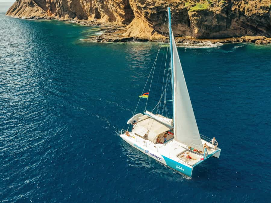 North of Mauritius: Sunset Catamaran Cruise, Drinks & Snacks - Meeting the crew at Sunset Boulevard