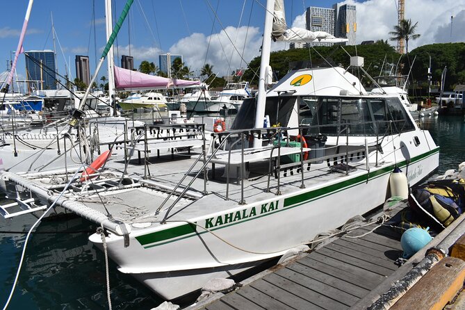 Oahu Catamaran Waikiki Sunset on 40 Foot Catamaran: Food and BYOB - Settling in on the 40-foot catamaran