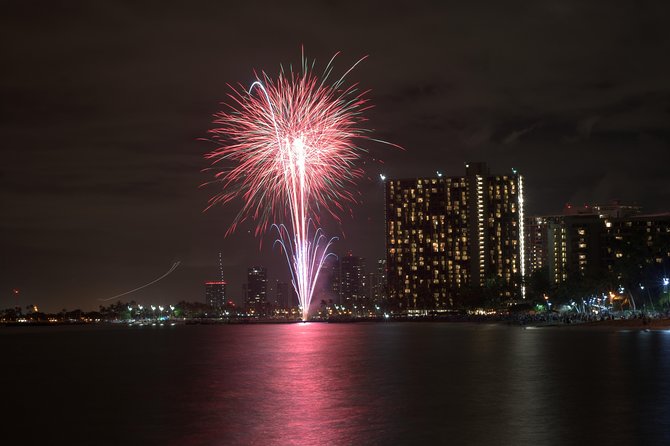 Oahu Catamaran Waikiki Sunset on 40 Foot Catamaran: Food and BYOB - Food, drinks, and the real value of $44.99