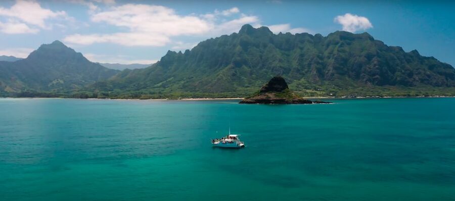 Oahu: Molii Fishpond and Kaneohe Bay Catamaran Tour - What the guide and crew add