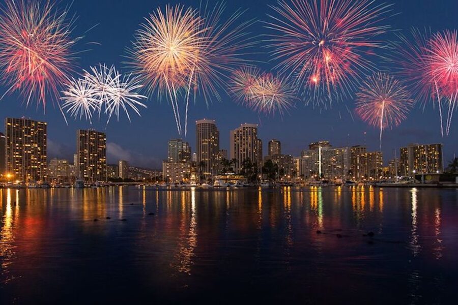Oahu: Waikiki Friday Night Fireworks Catamaran (Wahine Koa) - Key details before you book
