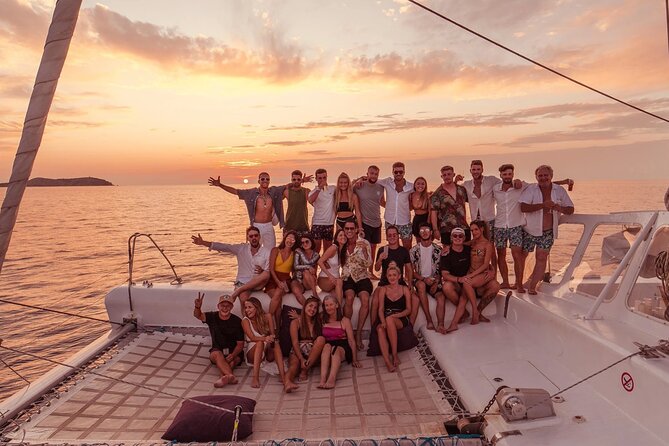 Ocean Catamaran Cruise Ibiza with Unlimited Drinks and BBQ - Unlimited drinks and the social atmosphere