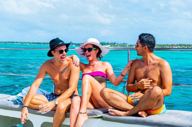 PACKAGE DEAL Catamaran- Snorkeling - Hooka Diving - Parasailing - The catamaran party after the water activities