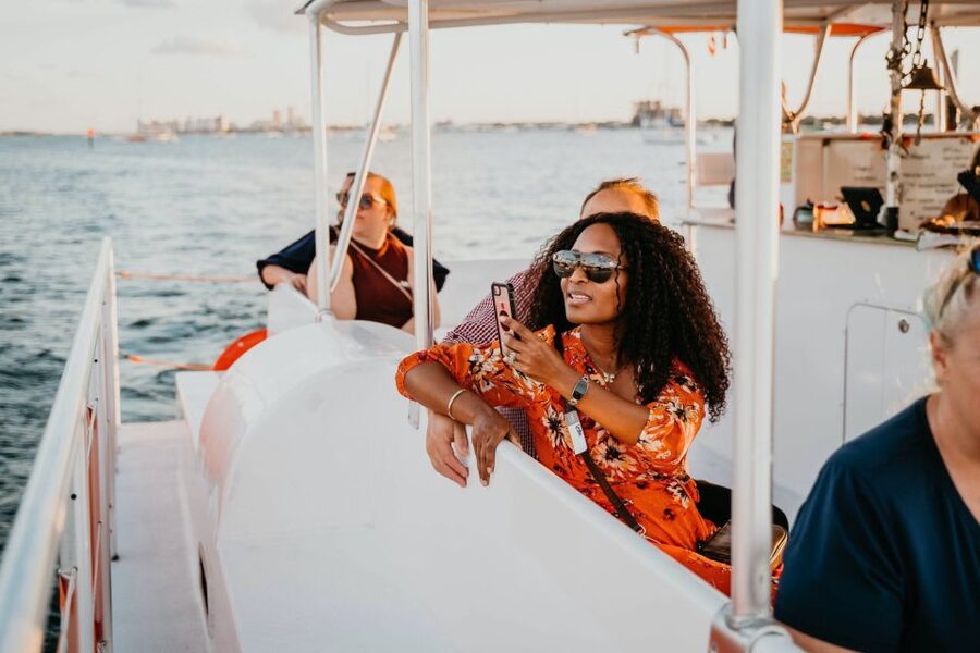 Palm Beach: Sightseeing Catamaran Cruise - Key points to know before you book
