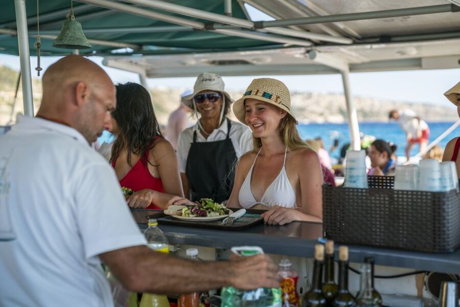Palma de Mallorca: 5-Hour Catamaran Cruise with Lunch & Swim - Morning or afternoon departure?