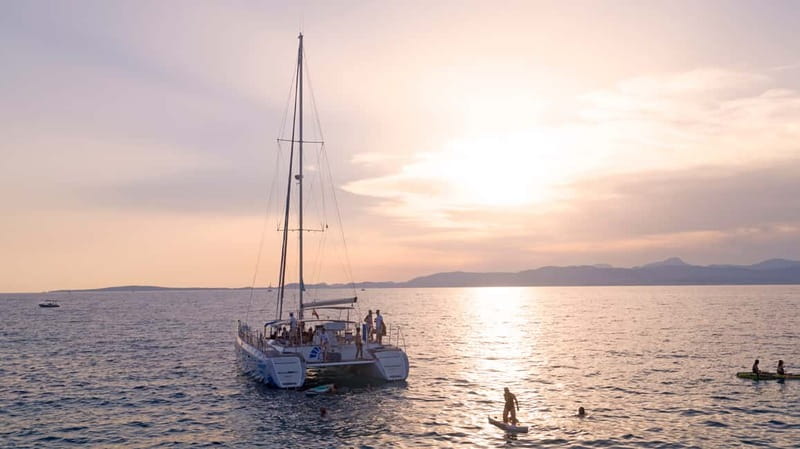 Palma de Mallorca: Deluxe Catamaran Sailing Tour with Meal - Why the Oasis catamaran feels less crowded