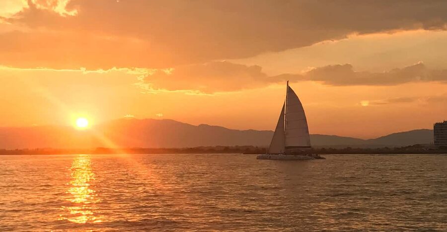 Palma de Mallorca: Sunset Sailing Catamaran Trip with Drink - Key points at a glance