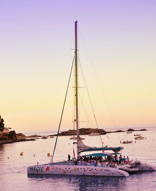 Palma de Mallorca: Sunset Sailing Catamaran Trip with Drink - Sailing through the Bay of Palma