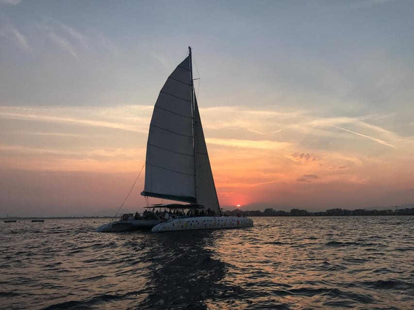 Palma de Mallorca: Sunset Sailing Catamaran Trip with Drink - Finding the best seat and sunset view