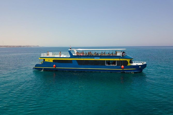 Paradise Catamaran Conquest 2 Hours Semi Submarine & snorkeling - Hurghada - The guided snorkeling stop
