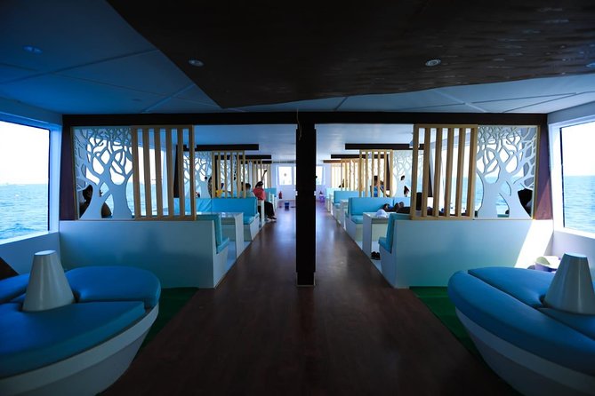 Paradise Catamaran Conquest 2 Hours Semi Submarine & snorkeling - Hurghada - Refreshments and the diver show