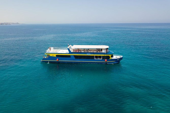 Paradise Catamaran Conquest 2 Hours Semi Submarine & snorkeling - Hurghada - Beneath the boat at four meters