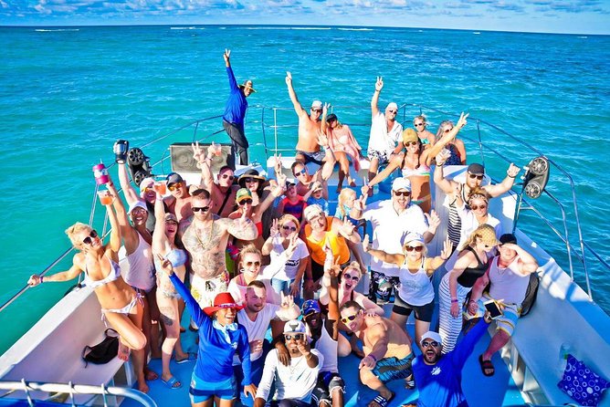 Party boat in Catamaran with Open Bar adults only - The 1:30 pm start and shared hotel pickup