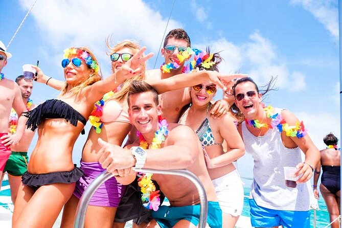 Party boat in Catamaran with Open Bar Only Adults + Snorkeling - Key points to know before you book